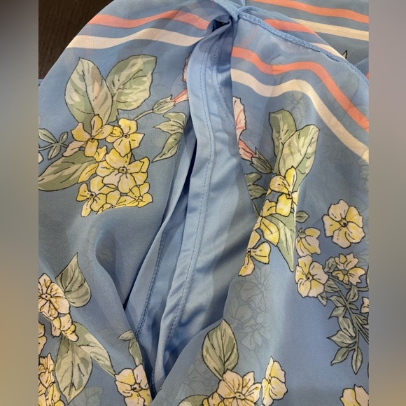 Max Studio Light Blue Floral Handkerchief Blouse Shirt Size Small - Picture 4 of 11